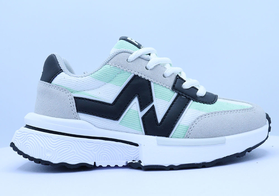 Sneaker shoes of cool classic sporty style, Air mesh lining and cushioned insole
