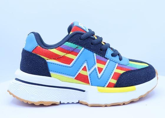 Sneaker shoes of cool classic sporty style, Air mesh lining and cushioned insole